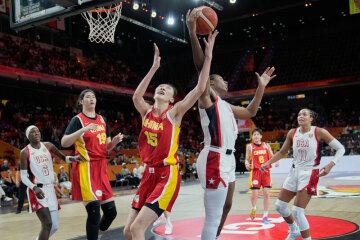 Basketbalistky USA vykročily za dalším světovým titulem jasnou výhrou nad Čínou