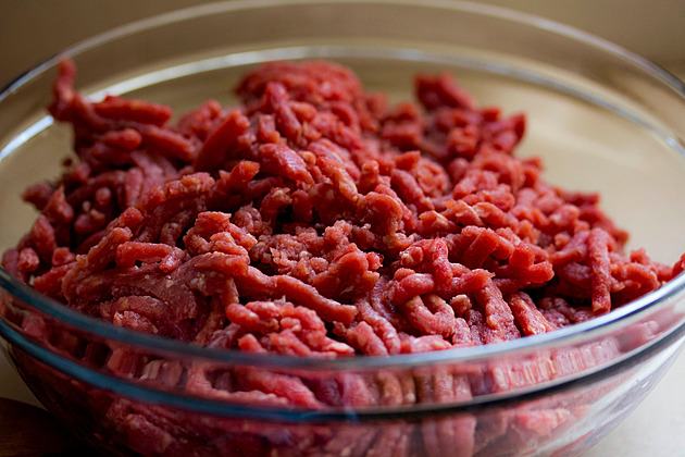 Víte, co dáváte do košíku? Mleté maso často maskuje nastavovaný polotovar