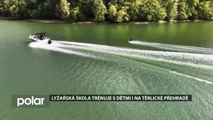 Lyžařská škola trénuje s dětmi i na Těrlické přehradě