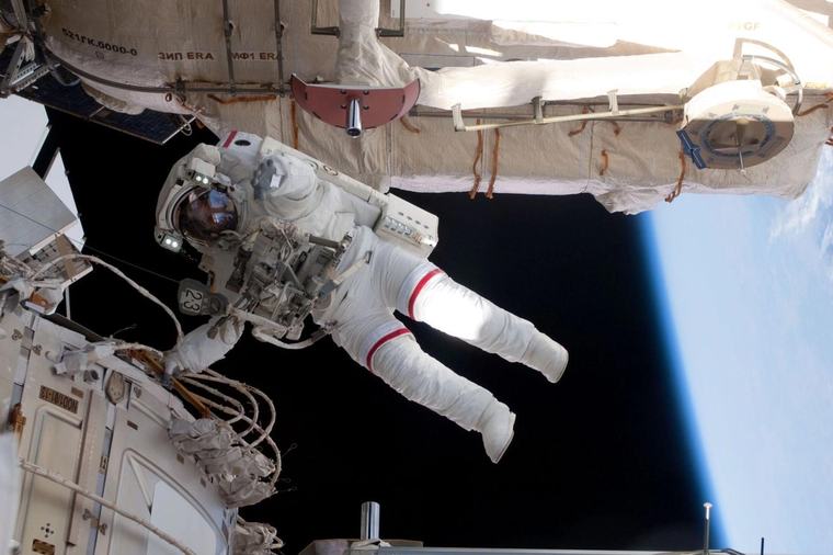 Vědci vyřešili záhadu zácpy u astronautů. Špatné trávení ohrožuje mise na Měsíc