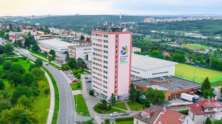 Z profilu žáka přišly pražské škole výhrůžky. Zabiju každého, stálo v něm
