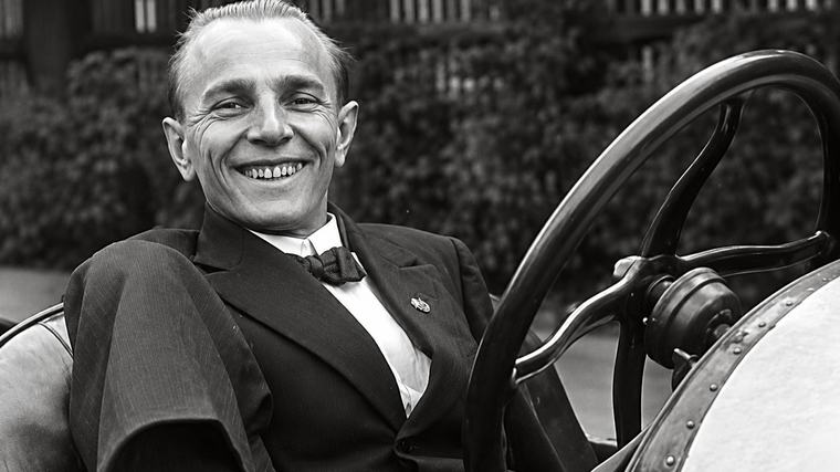 František Filip podal nohu prezidentovi USA, řídil auto, podnikal. Režim z něj udělal nepřítele lidu