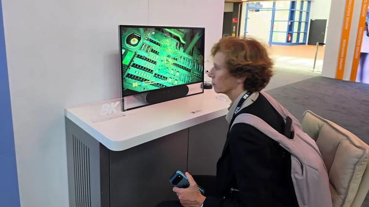 3D obraz vykouzlí přímo před očima. 8K monitor od TCL nepotřebuje brýle