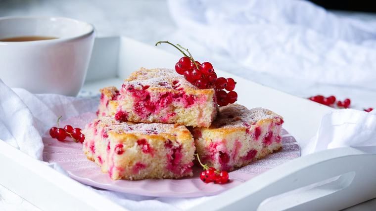 Nevíte co s ovocem? Vyzkoušejte špaldovou bublaninu nebo jogurtový koláč