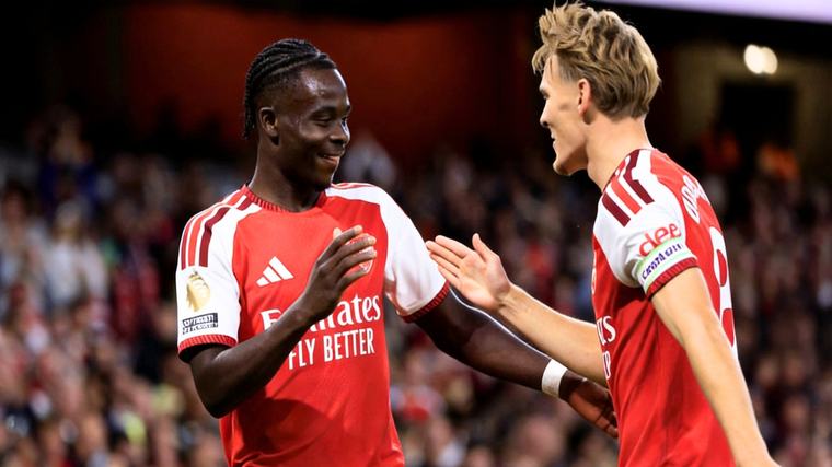 Arsenal loni vyhrál titul tím, že soupeřům skoro nedával náskok. Letos už ukazuje, že umí vyhrát i ve chvíli, kdy ho dostane