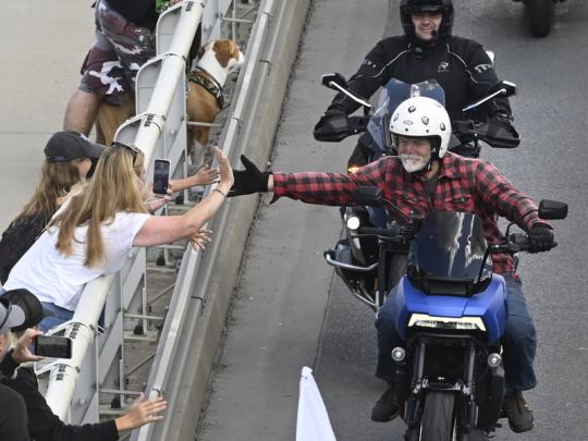 Prahou projela kolona 800 motorkářů v čele s prezidentem Pavlem