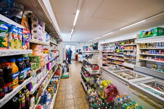 Maloobchodní tržby v ČR v červenci zrychlily meziroční růst na 4,8 procenta