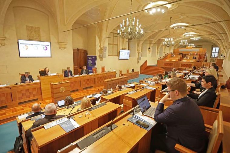 Senátní volby přehledně: kde se volí, co s sebou, na jakou barvu si dát pozor