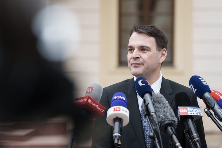 „Rozhodl jsem se to dohrát do konce.“ Macinka hájil rozhovor s falešným Pauknerem a přiblížil, jak chtějí Motoristé snížit schodek