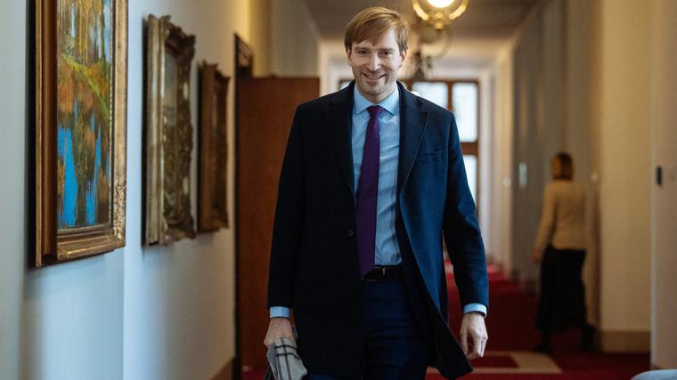 Revoluce, která umožní reklamu na léky na předpis? Motoristé a SPD chtějí změnu Vojtěchova návrhu, rozvázal by ruce farmafirmám
