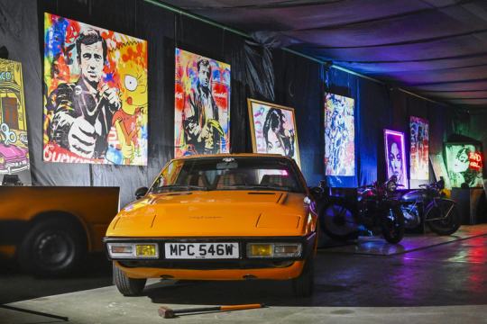 Muzeum Depo Moto Art v Plzni zahájilo výstavu popartového umělce Josefa Rataje