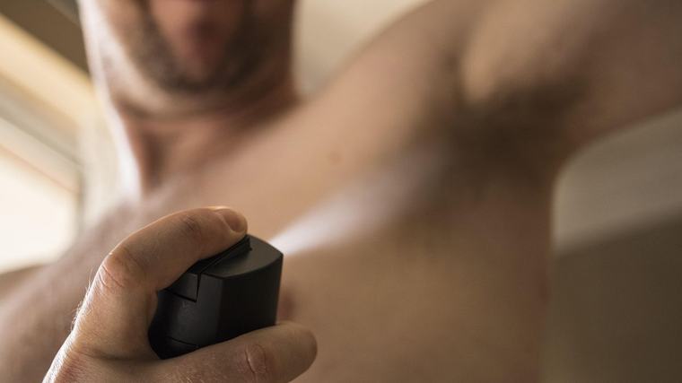Věděli jste, že deodorant vám v bytě značně zhoršuje kvalitu vzduchu?