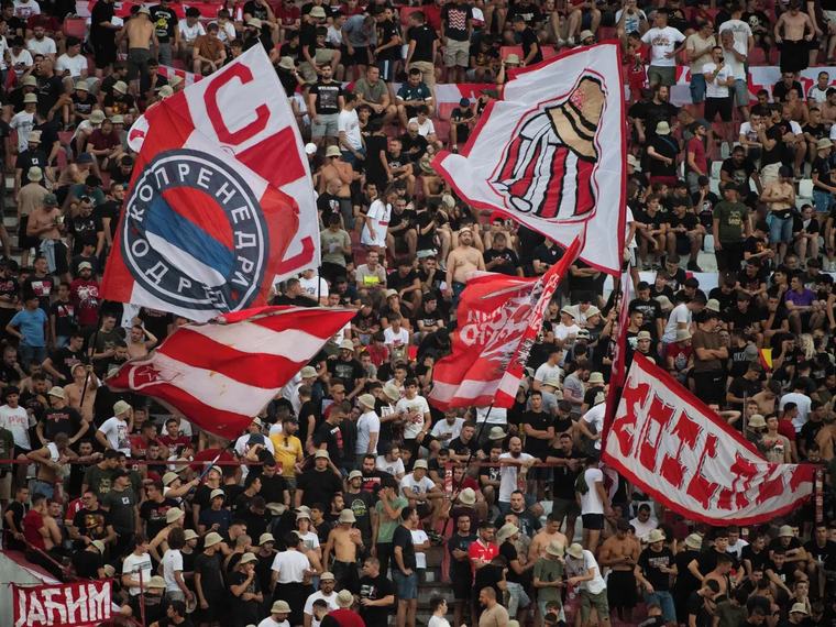 Sparta se distancuje od kontroverzní vlajky v kotli při derby