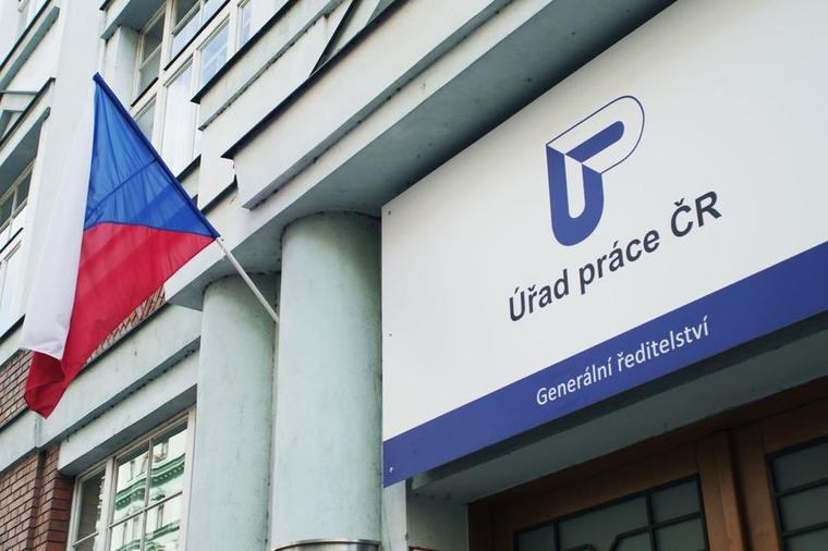 Nezaměstnanost v Česku v srpnu zůstala na červencových pěti procentech