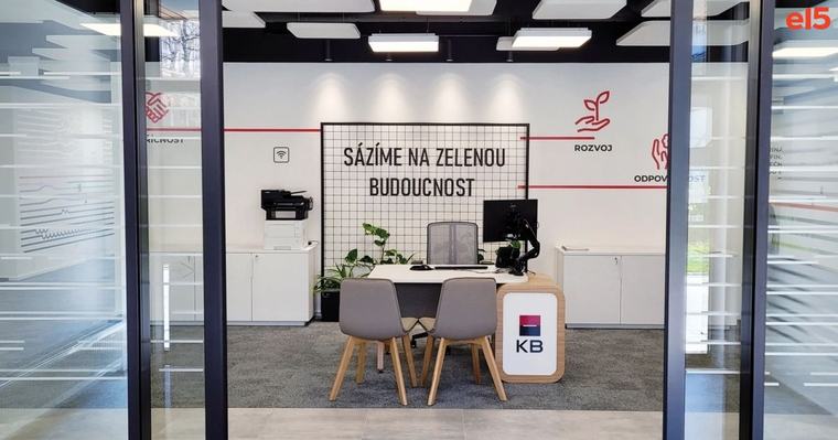Platební náramek zdarma a 500 korun k tomu. Komerční banka spustila akci pro školáky