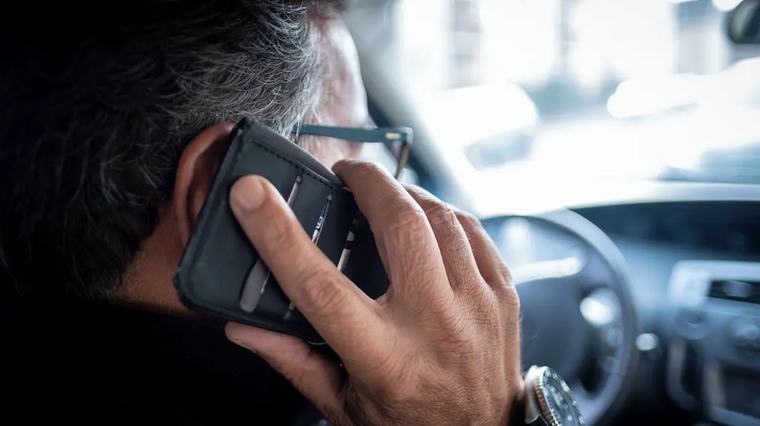 Policistka natočila přestupek na svůj mobil. Soud to jako důkaz neuznal, přesto řidiče neosvobodil