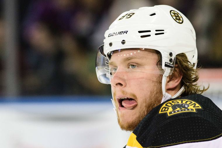 David Pastrňák dal šest asistencí za jediný zápas. V historii Bostonu to před ním zvládli jen Orr a Hodge