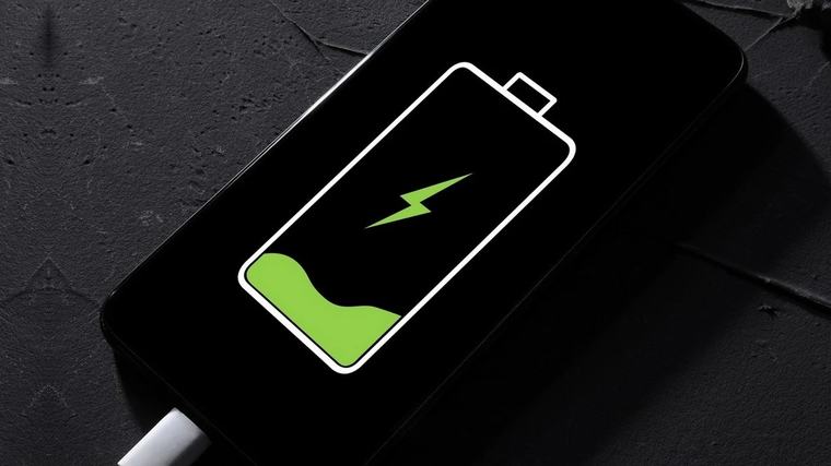 Android vám nově řekne lidskou řečí, proč se vám vybíjí baterie. Gemini analyzuje spotřebu a odhalí viníka