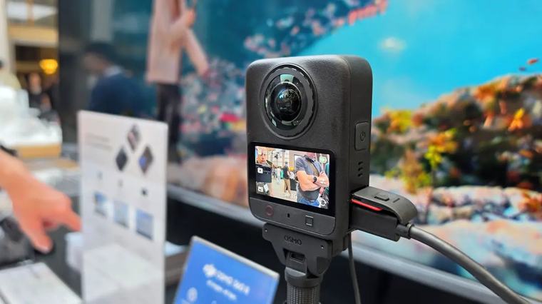 Vidí úplně všude a natáčí v 8K. DJI má novou 360° kameru