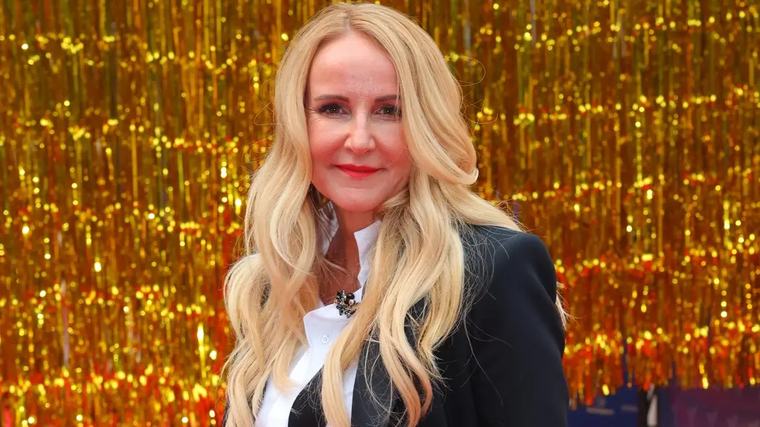 Vendula Pizingerová odhodila kalhoty: V pouhé košili ukázala nohy až do nebe, které jí mohou závidět i modelky