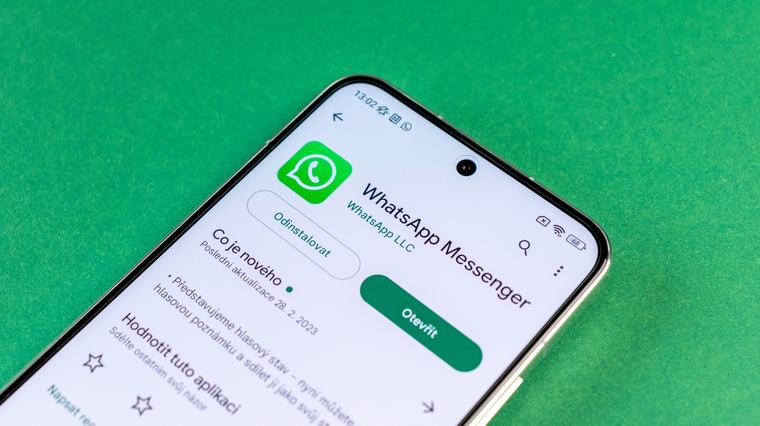 Chyba v aplikaci WhatsApp pro Android umožňuje přístup k fotografiím přes uzamčený telefon