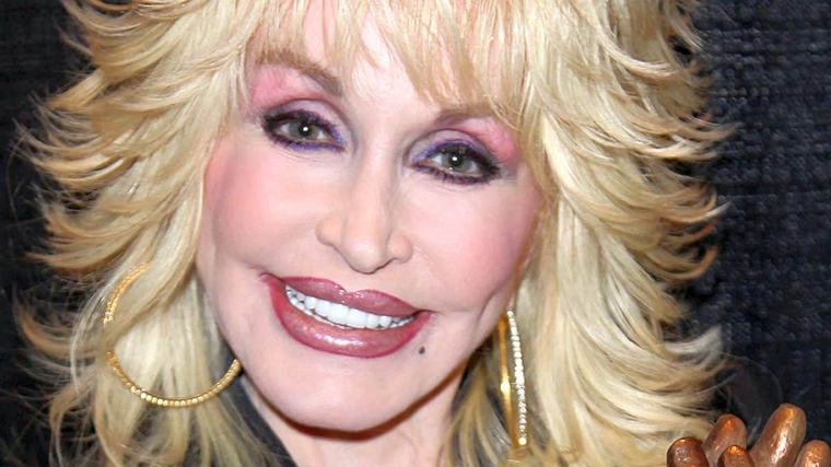 Elvis chtěl její píseň, ale Dolly Parton řekla ne. O roky později jí jedno rozhodnutí vydělalo miliony dolarů