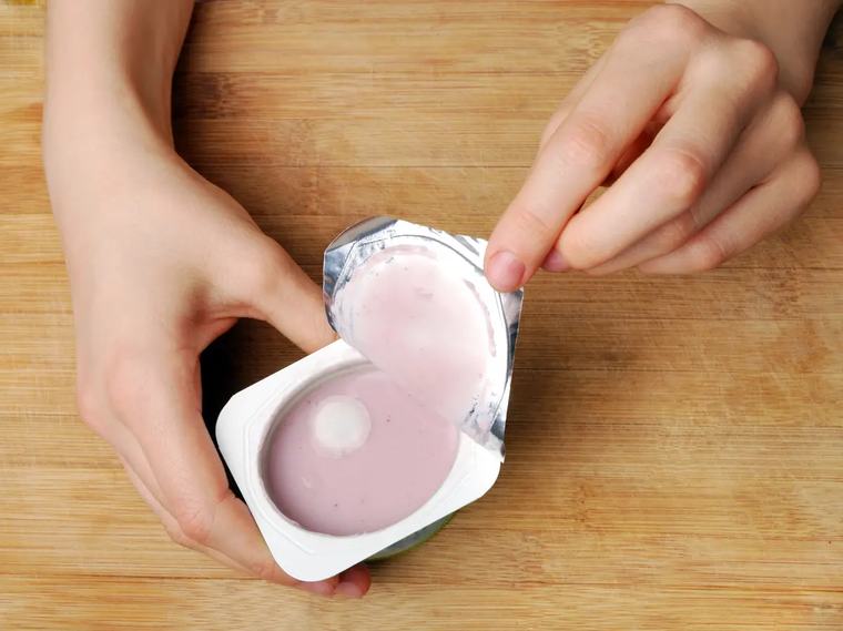 Plesnivé potraviny: Které můžete po okrájení sníst a které musíte vyhodit? Řiďte se tvrdostí