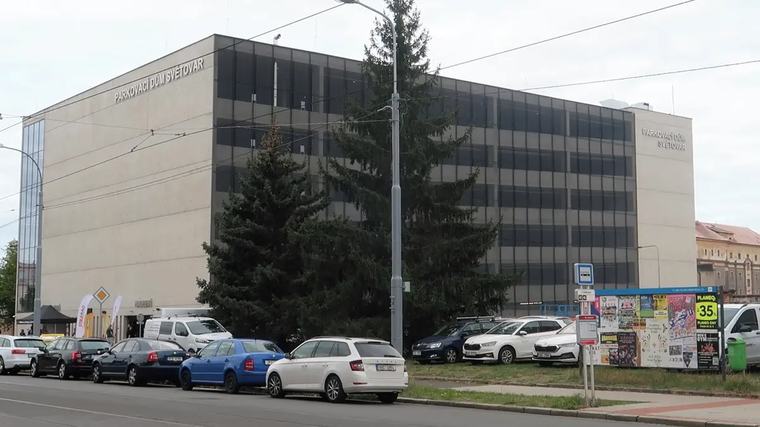 Plzeň dokončila osmipodlažního parkovacího obra. Stojí u bývalého pivovaru