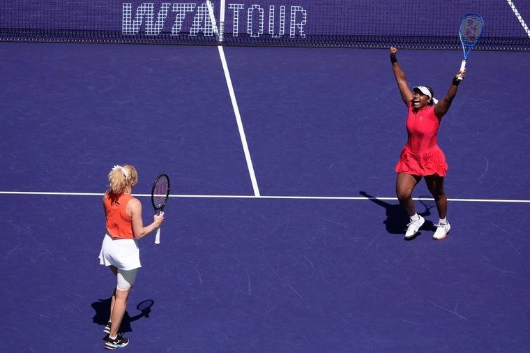 Siniaková s Townsendovou jsou ve čtvrtfinále US Open. Musely ale otáčet