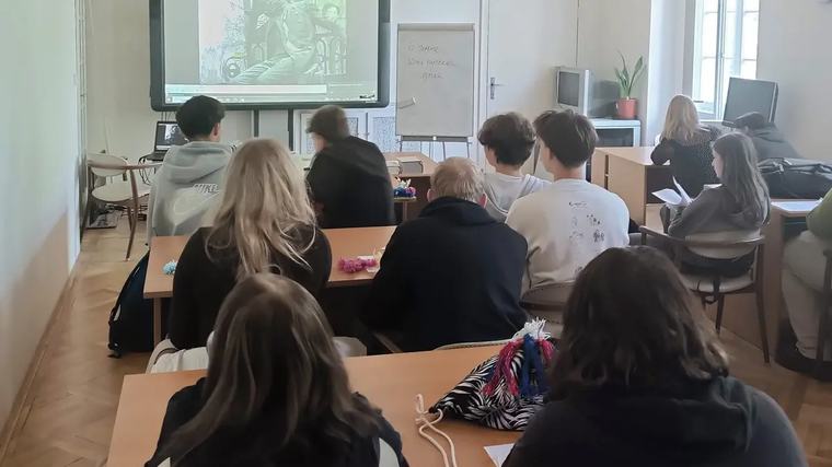 Loni byli sedlčanští studenti na exkurzi v Ruském domě, teď tam ruština míří ke dnu