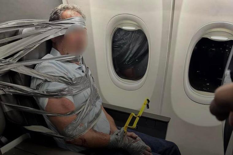 Křik na palubě, rána pěstí. Agresora museli omotat páskou další pasažéři