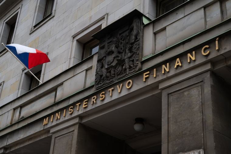 Jak seřezat deficit bez bolesti? Rozpočet nabízí jen málo možností, vláda je sešněrována sliby