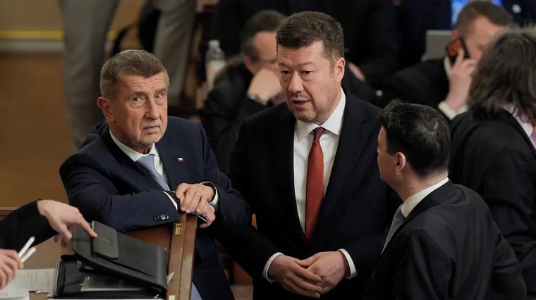 Triumf AfD v zemských volbách: Jásal Okamura i Turek, strohý Babiš