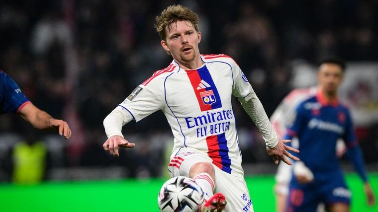 Lyon - Auxerre 3:1. Šulc při návratu do základní sestavy přihrával na gól