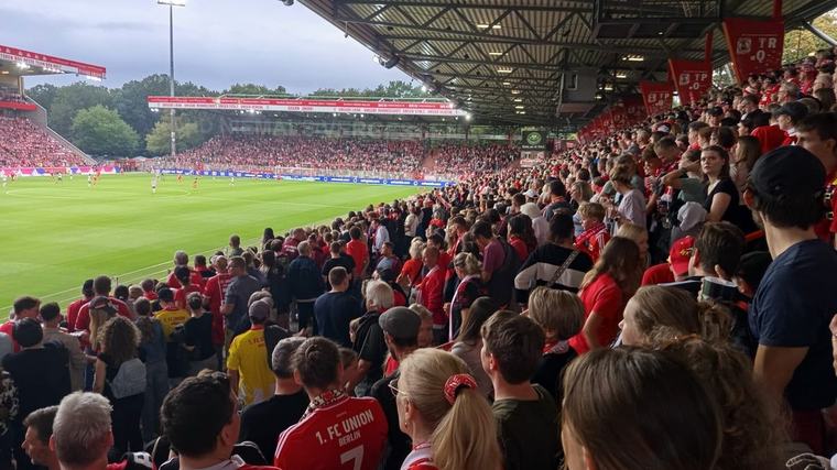 Chcete si užít ženský fotbal se skvělou atmosférou? Zkuste Union Berlín