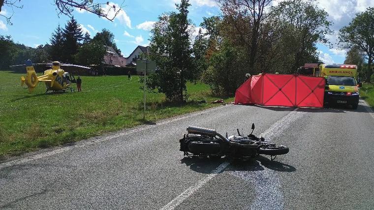 Hromadná nehoda u Temešváru má tragický konec. Motorkář zemřel v nemocnici