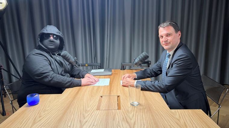 Ochranná služba řeší Macinkův rozhovor se zakuklencem