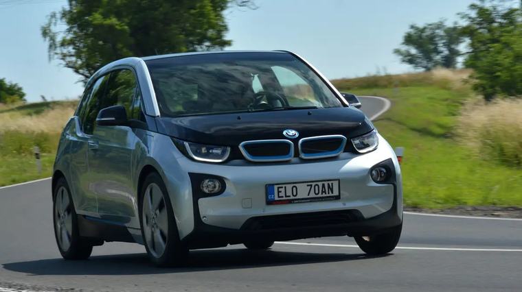 Už žádné tankování! Ojeté elektromobily do 300 000 Kč odvedou spoustu práce a nepotrápí problémy