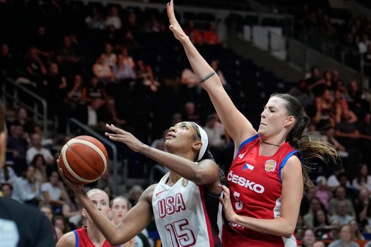 České basketbalistky na MS po třetí prohře končí. Od USA dostaly přes sto bodů