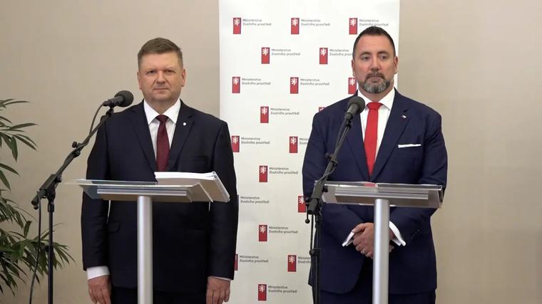 Ministr Červený označil únik toxických látek na Šumavě za přírodní katastrofu