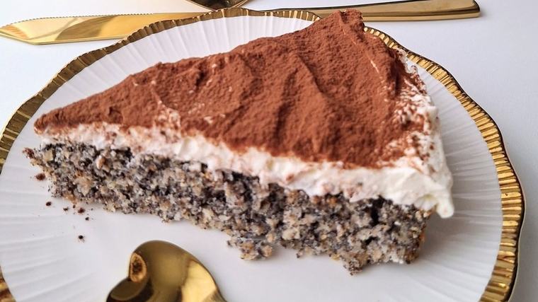 Maková buchta s tvarohovým krémem bez mouky a cukru, která nezklame ani opravdové labužníky Maková buchta bez mouky a cukru, která se rozplývá na jazyku a přitom neobsahuje ani gram bílé mouky ani... Cooky.cz 5 min