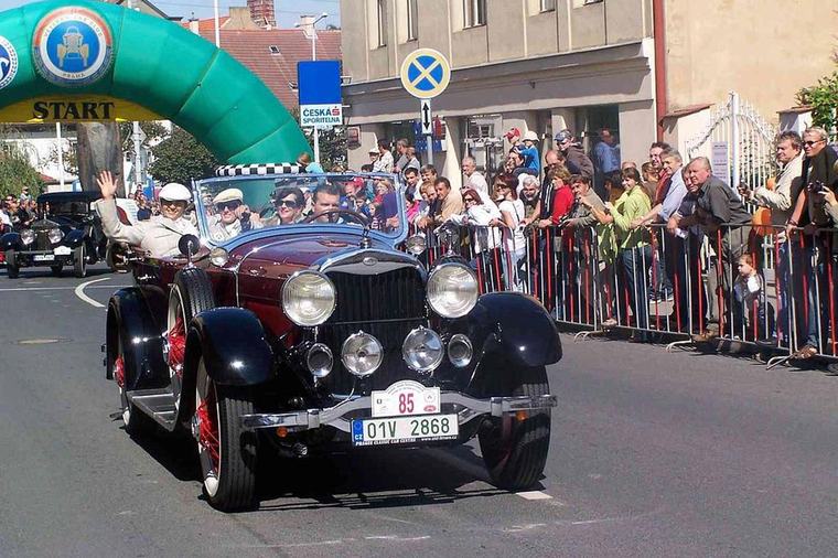 Víkendové auto-moto akce: Srazy, výstavy, závody i burzy stále jedou
