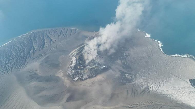Foto: Erupce sopky v Indonésii uzavřela letiště