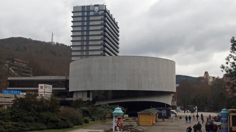 Konflikt na Blízkém východě připravil Vary o další movité hosty. Thermal teď plní hlavně Češi a Němci