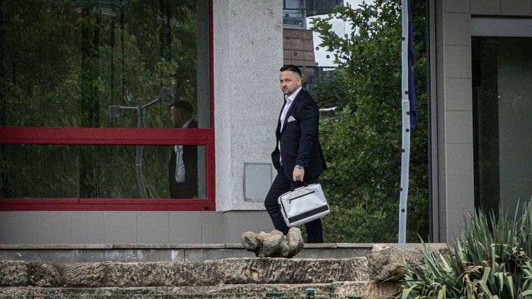 Je to člověk na svém místě, zastal se Macinka „motoristického“ šéfa inspekce s problematickou minulostí