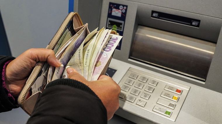 Policie objasnila květnové odpálení bankomatu v pražských Kunraticích