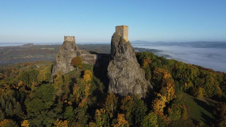 Pohnutá historie, legendy a děsivé podzemí. Nejtajemnější český hrad je nejkrásnější na podzim Dvě temné věže vystupují z krajiny Českého ráje jako pozůstatek dávného světa. Po staletí kolem nich... NESPECHEJ.cz 5 min