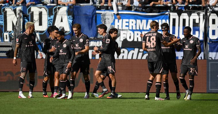 Bundesliga - souhrn 2. kola: Mohuč i Augsburg pálily ostrými, Schick řádil proti Unionu