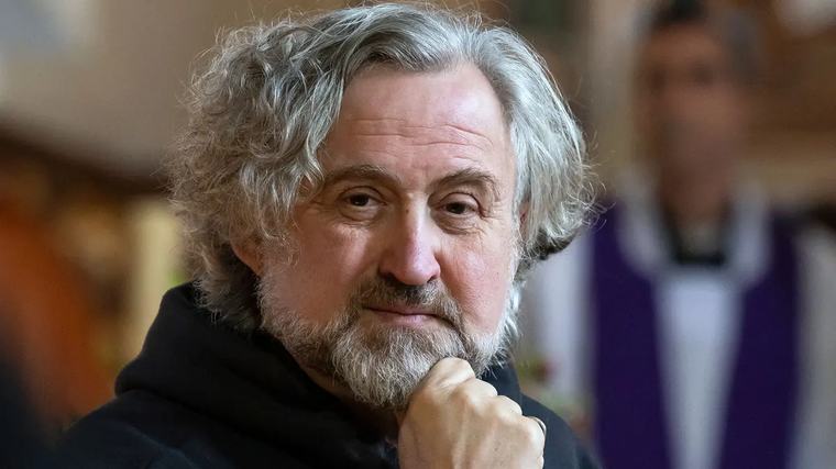 „Geniální i úplně pitomý film vyžaduje skoro stejně energie,“ říká Jan Hřebejk. Proč dnes točí hlavně seriály?
