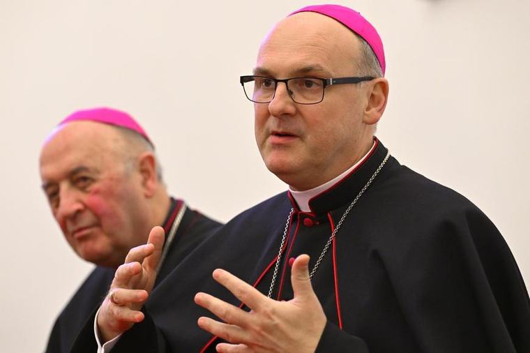 "Sdílím bolest, frustraci i stud." Arcibiskup vyzval k účasti na kající pouti
